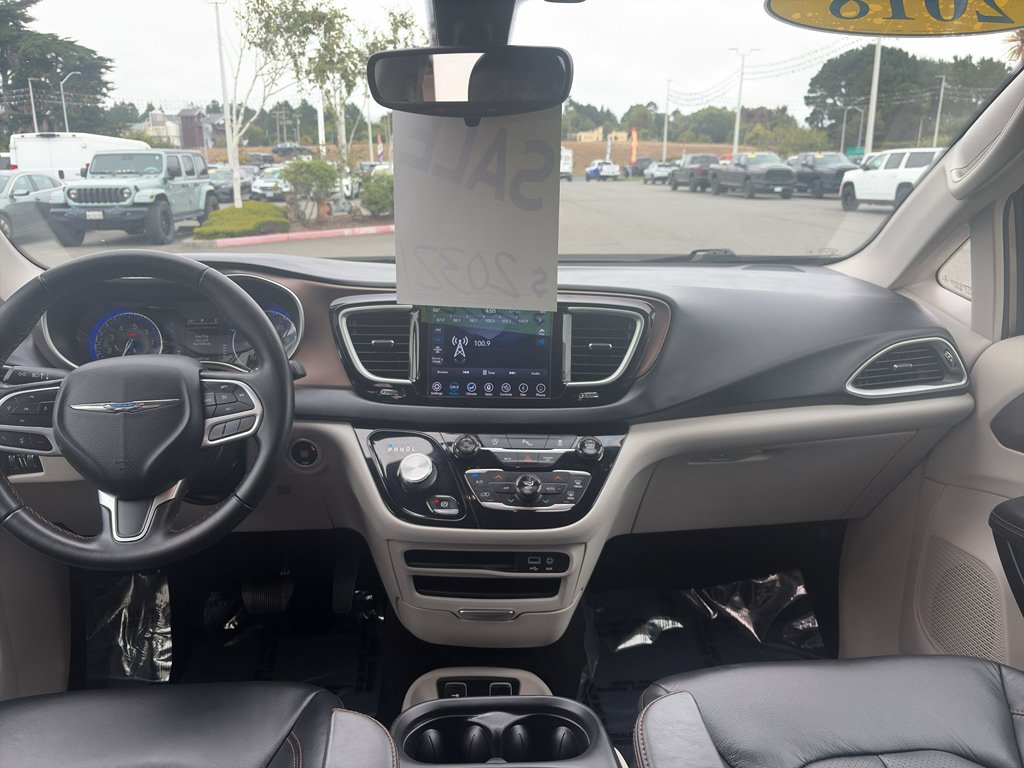 Used 2018 Chrysler Pacifica Touring-L FWD image 15
