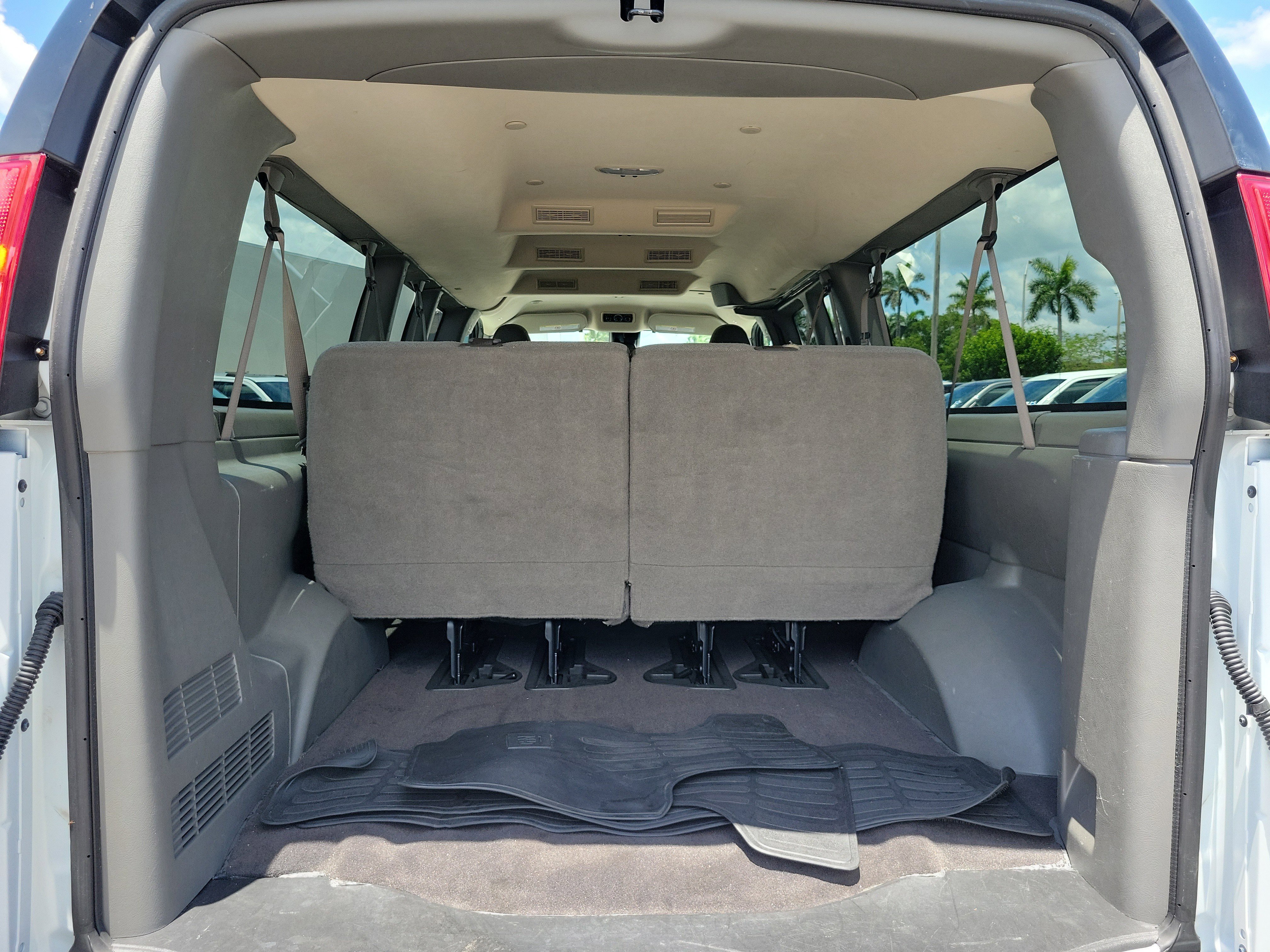 Used 2025 Chevrolet Express 3500 LT w/ LT Preferred Equipment Group RWD image 13
