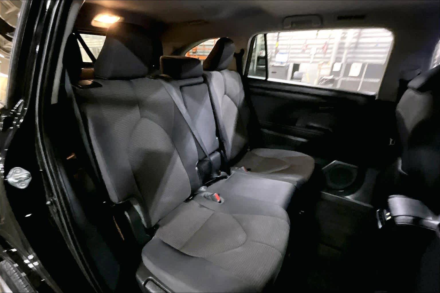 Used 2023 Toyota Highlander LE AWD/4WD image 20