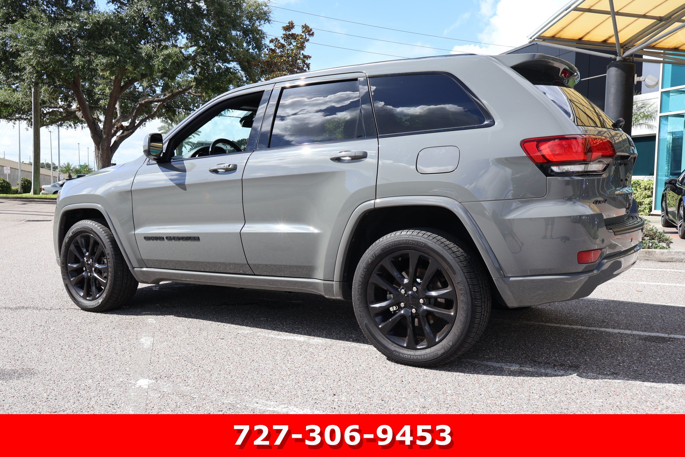 Used 2021 Jeep Grand Cherokee Laredo X AWD/4WD image 7