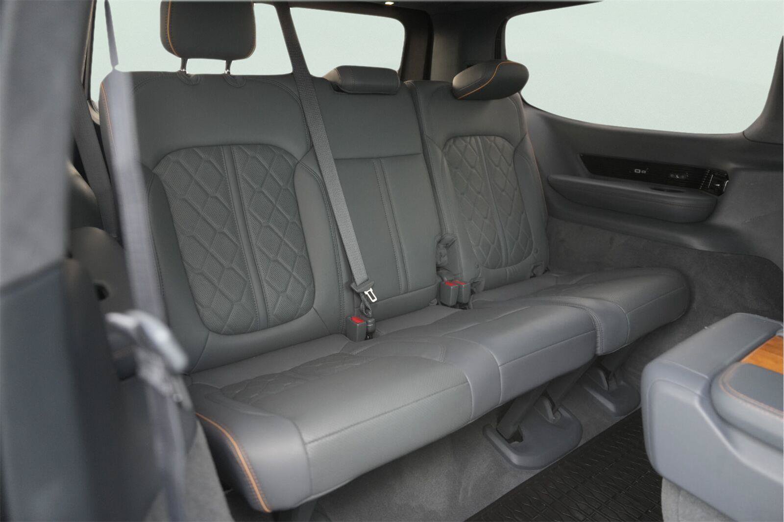 Used 2022 Jeep Grand Wagoneer Series III w/ Rear Seat Video Group 1 AWD/4WD image 16