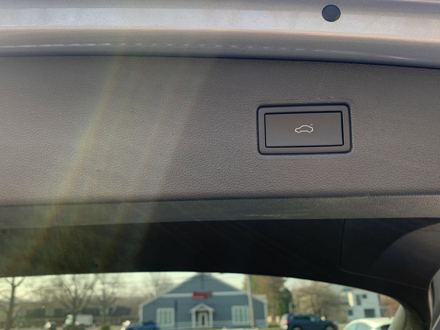 Used 2024 Volkswagen Tiguan SE w/ Panoramic Sunroof Package image 32