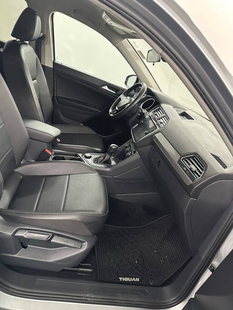 Used 2020 Volkswagen Tiguan SE w/ 3rd Row Seat Package AWD/4WD image 37