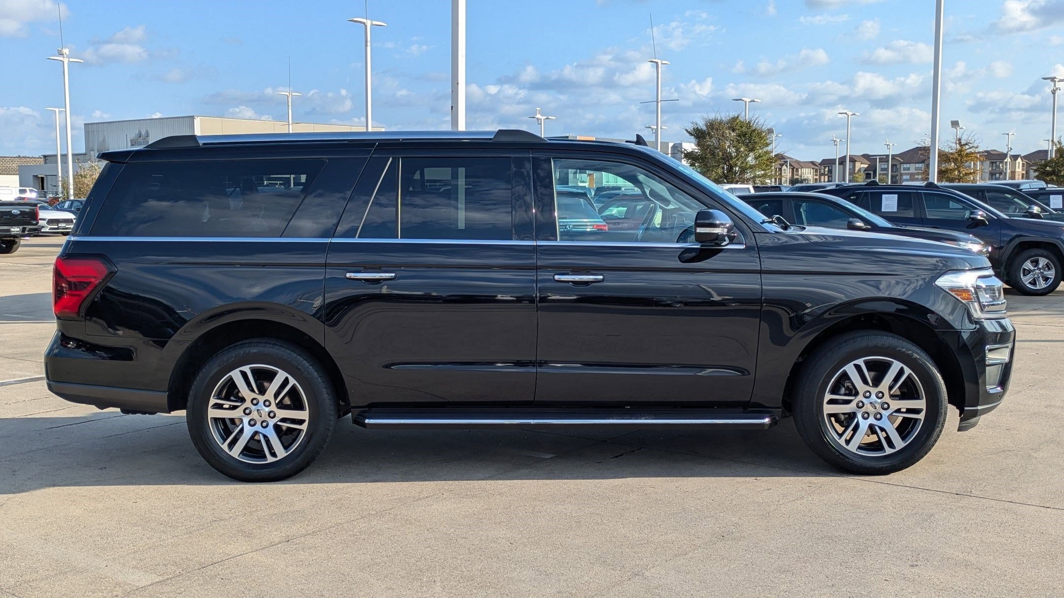 Used 2023 Ford Expedition Max Limited image 2