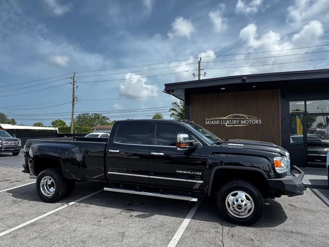 Used 2018 GMC Sierra 3500 Denali w/ Duramax Plus Package image 3