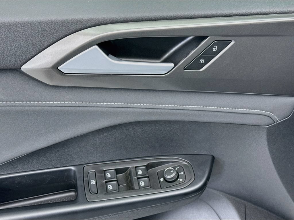 New 2026 Volkswagen Taos SE FWD image 21