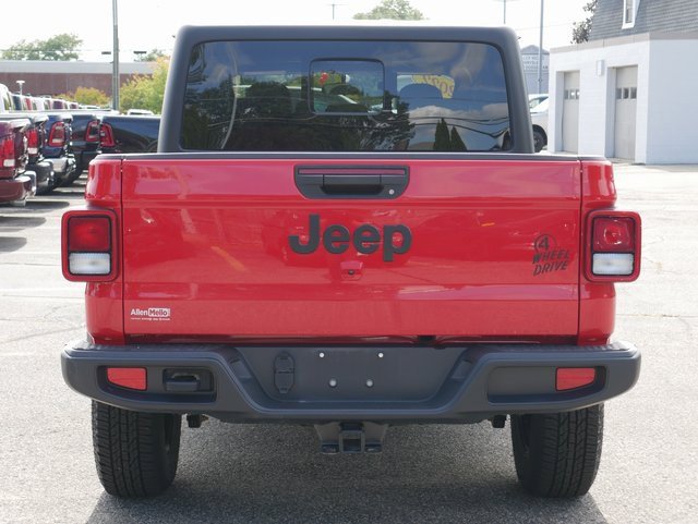 Used 2022 Jeep Gladiator Willys image 5