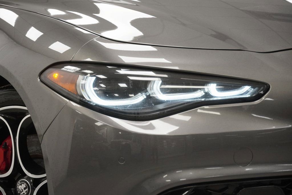 Used 2024 Alfa Romeo Giulia Veloce image 5
