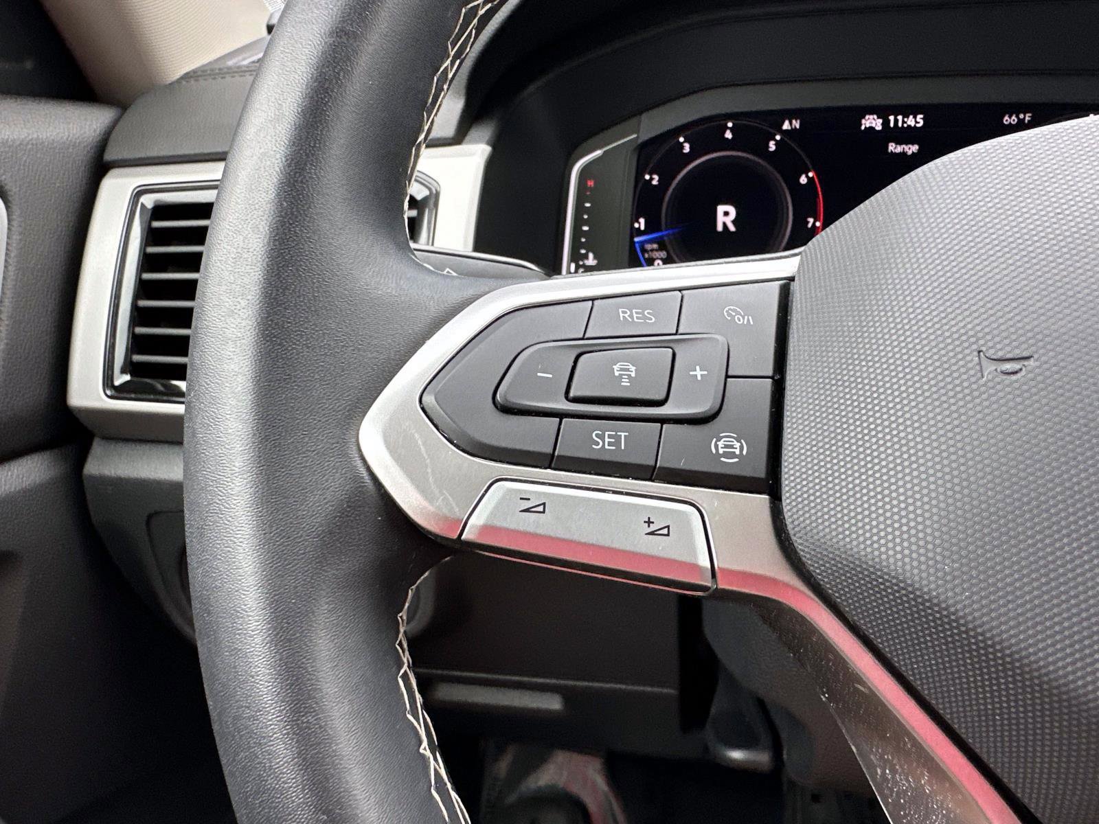 Used 2023 Volkswagen Atlas SE image 31