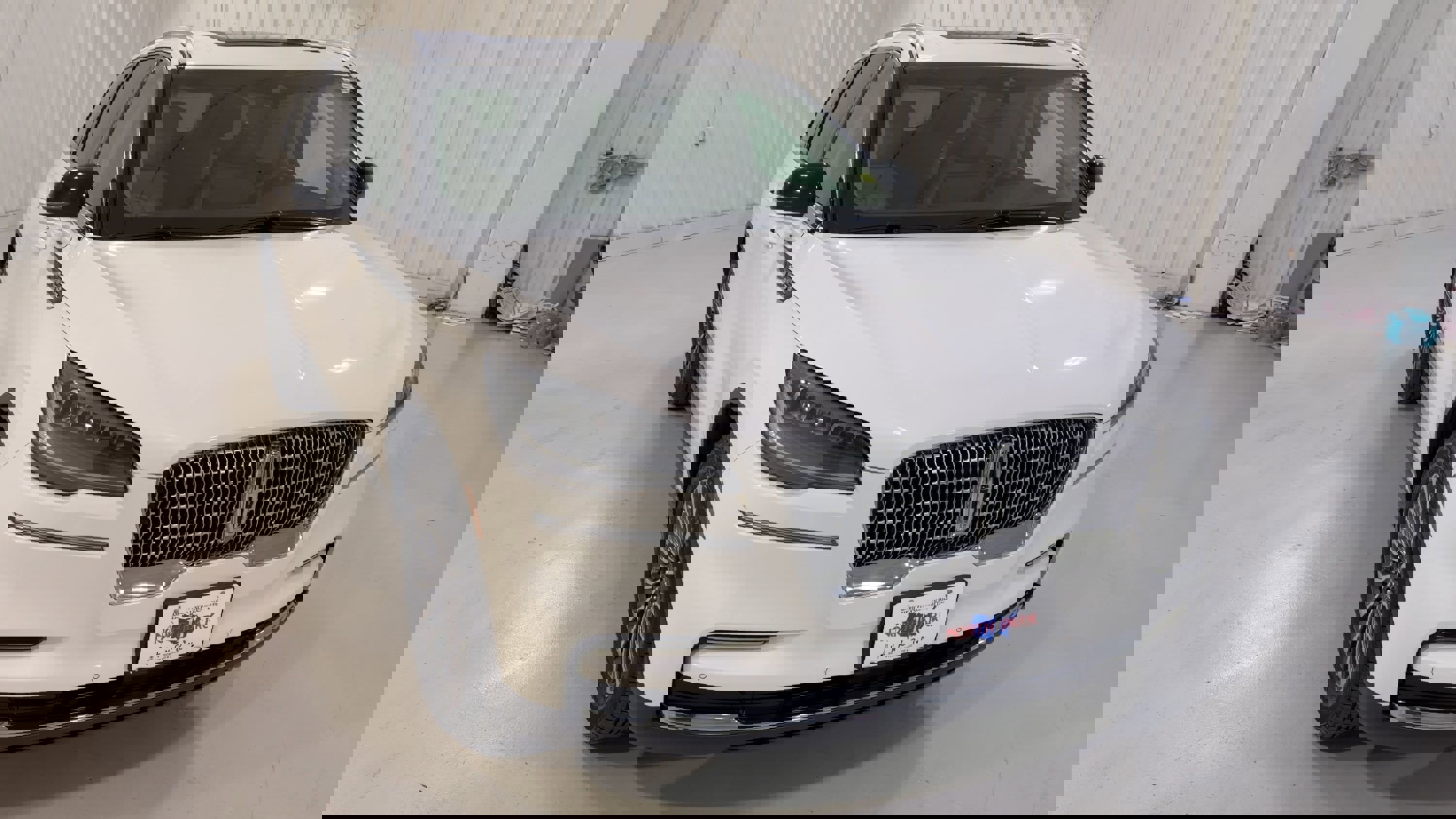 Used 2023 Lincoln Aviator AWD w/ Premium Package image 3