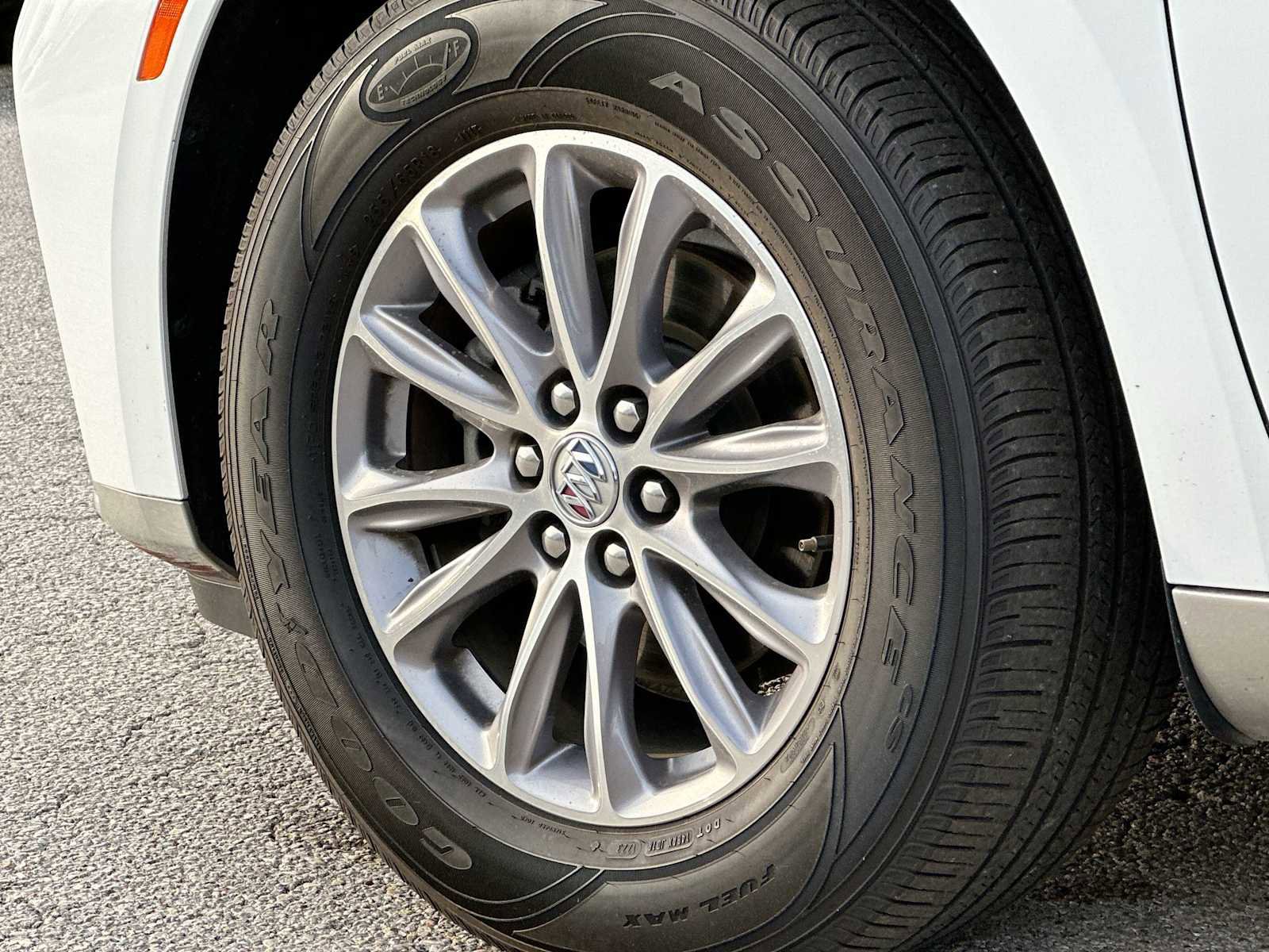 Used 2023 Buick Enclave Essence image 11