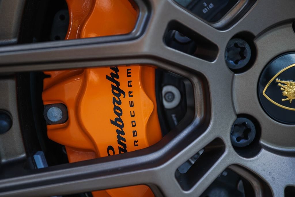 Used 2024 Lamborghini Huracan Sterrato AWD/4WD image 17