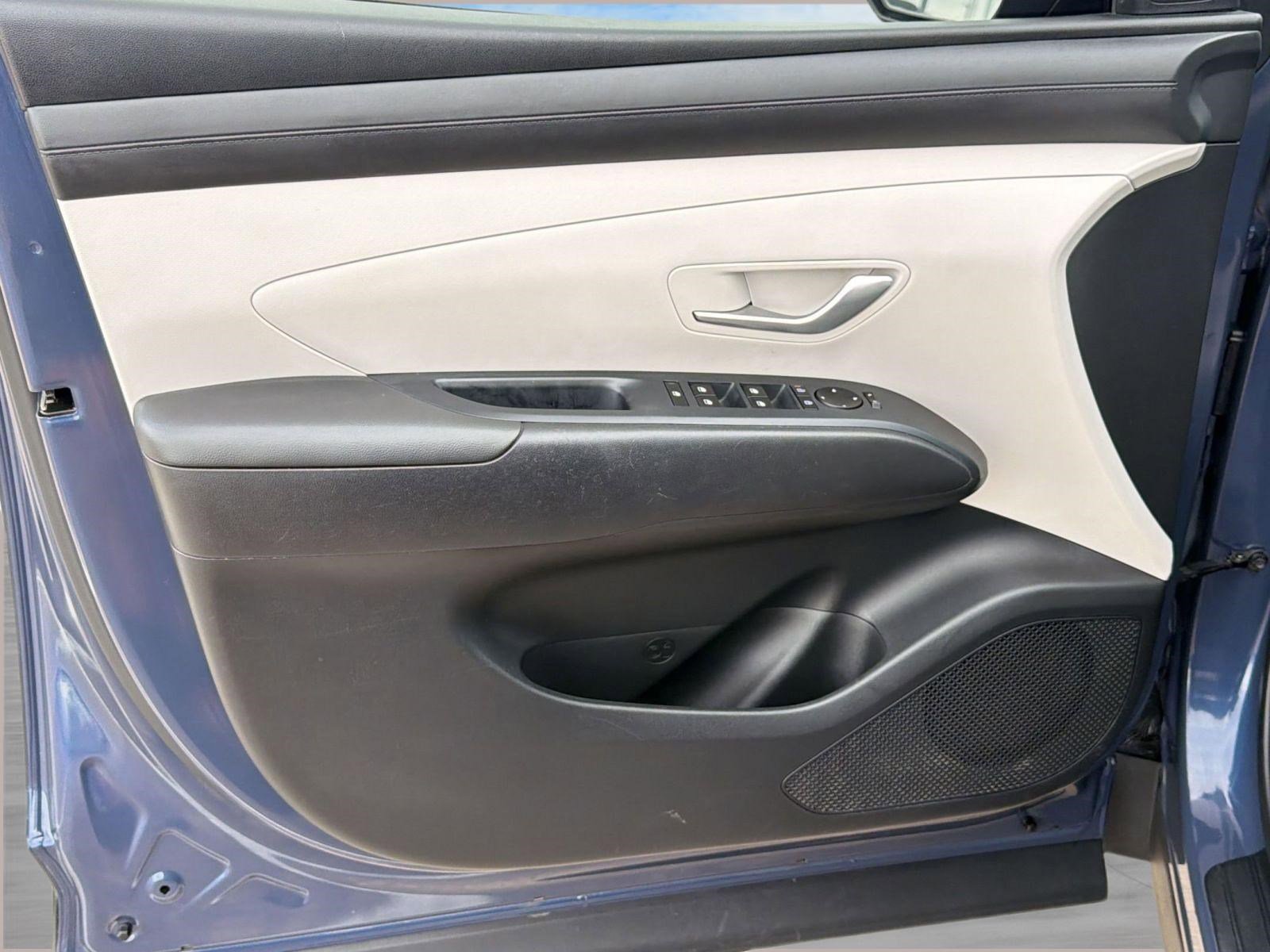 Used 2025 Hyundai Tucson SE image 13