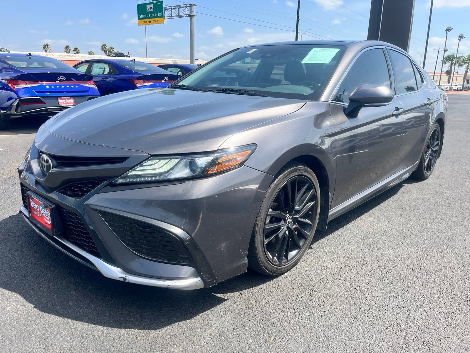 Used 2021 Toyota Camry XSE FWD image 3