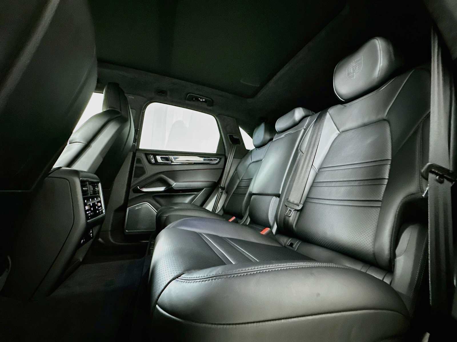 Certified 2023 Porsche Cayenne Turbo AWD/4WD image 24