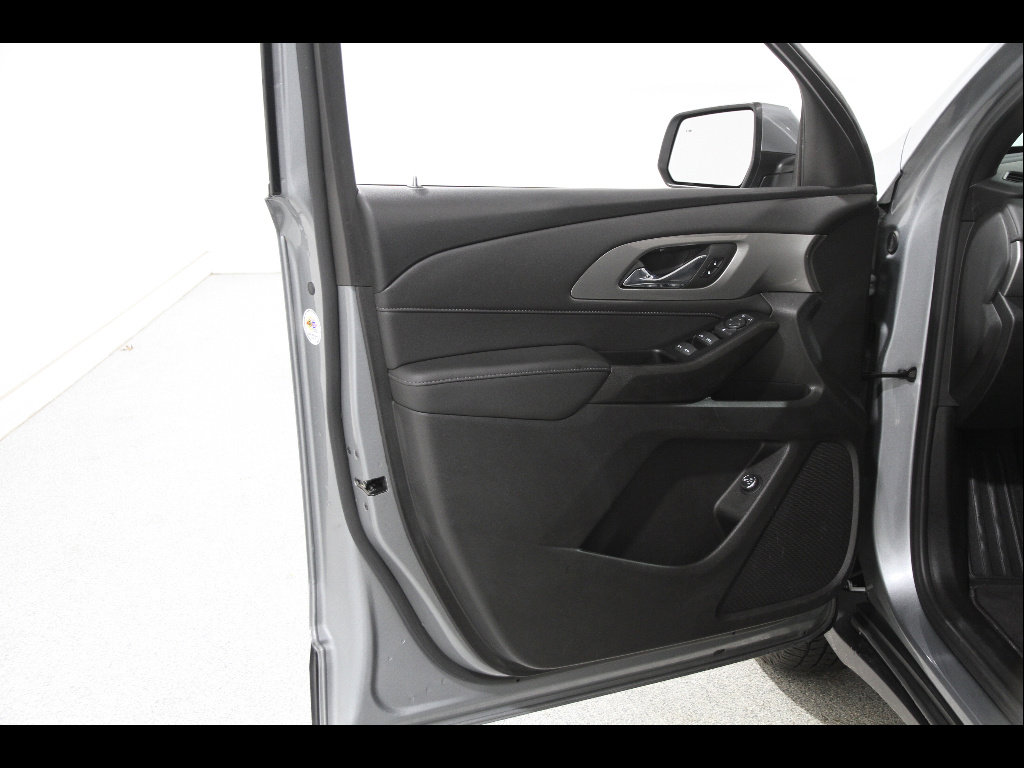 Used 2023 Chevrolet Traverse LT image 4
