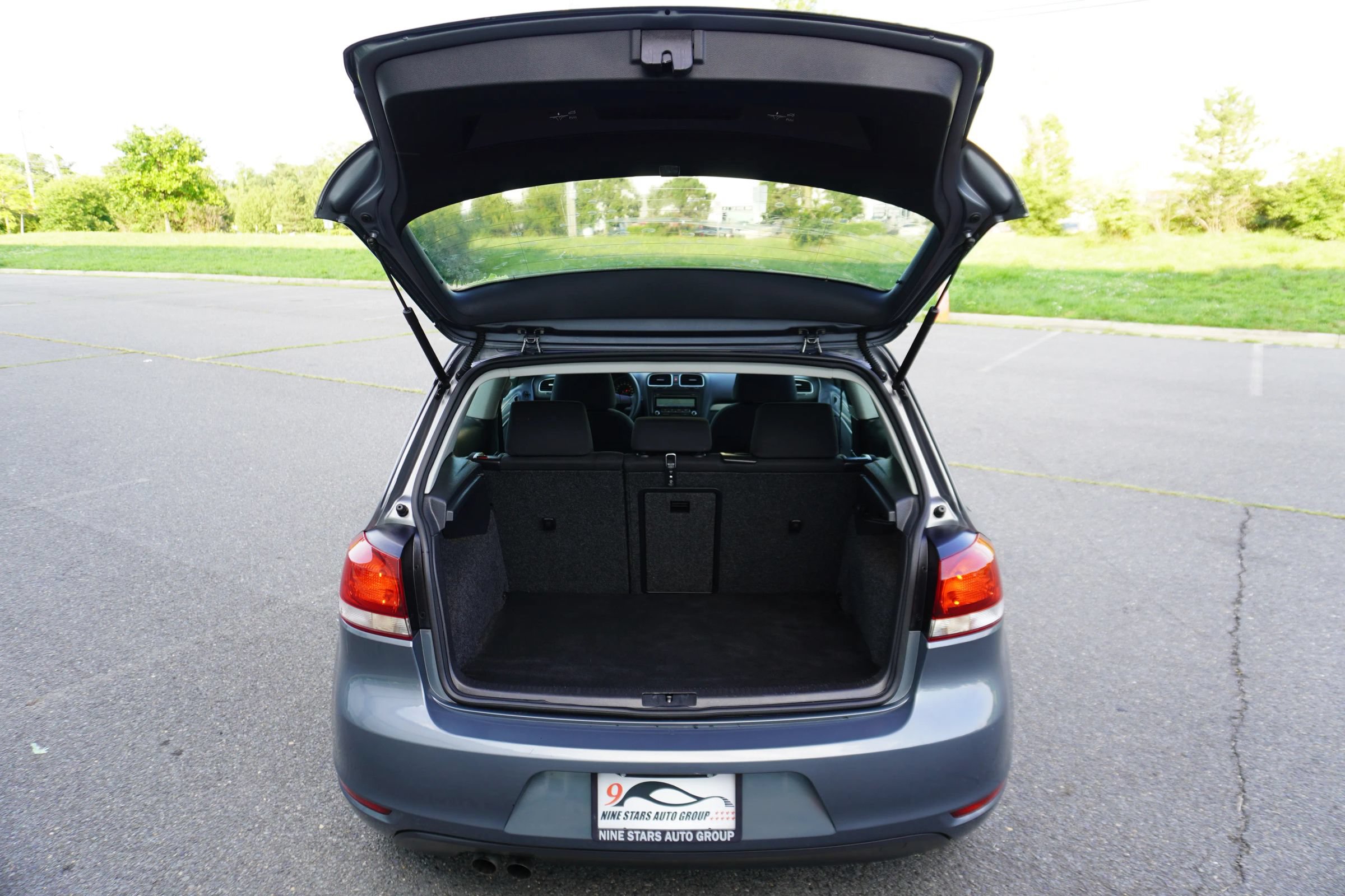 Used 2011 Volkswagen Golf 2-Door FWD image 21