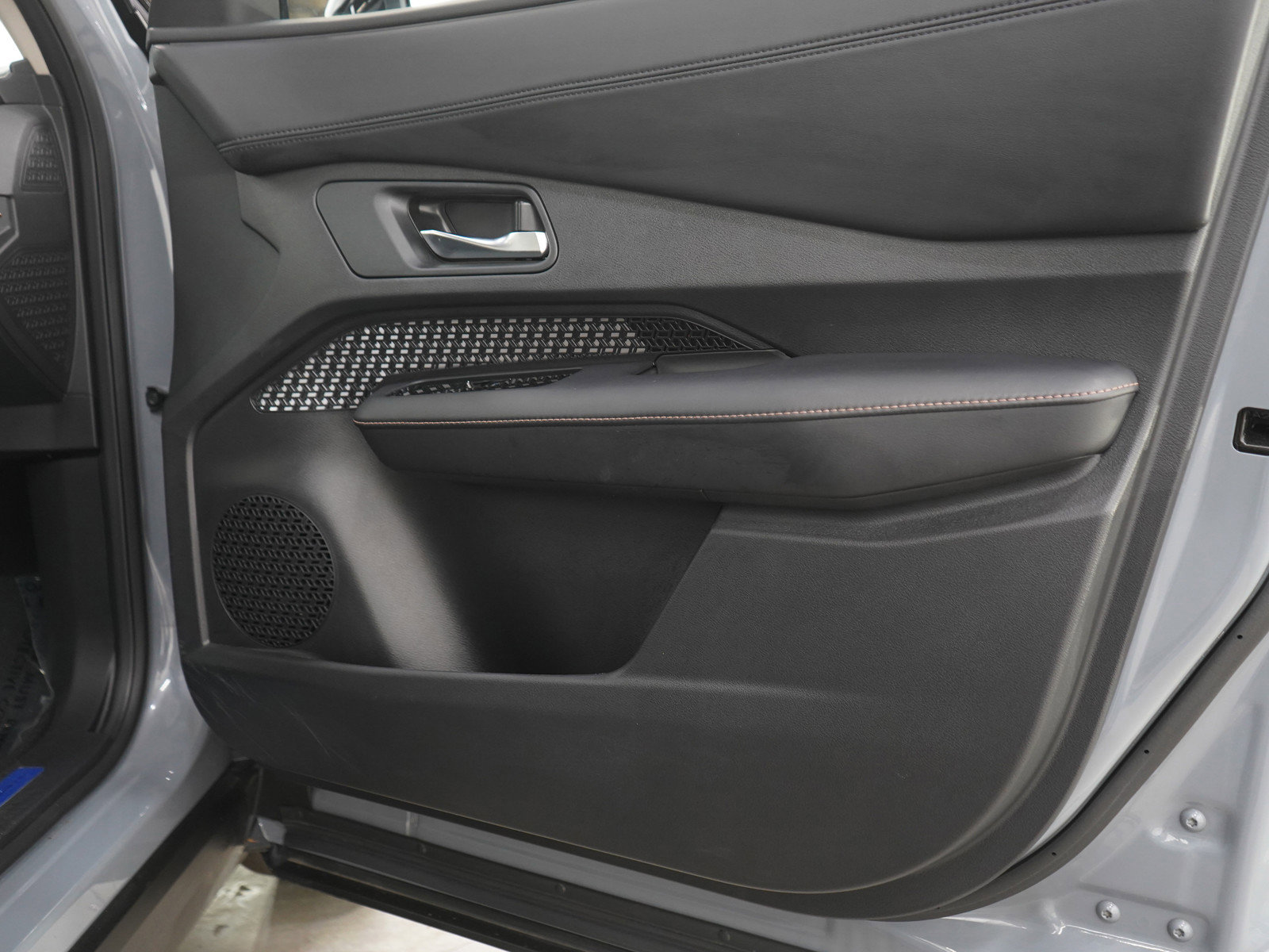 Used 2025 Nissan Ariya AWD image 9