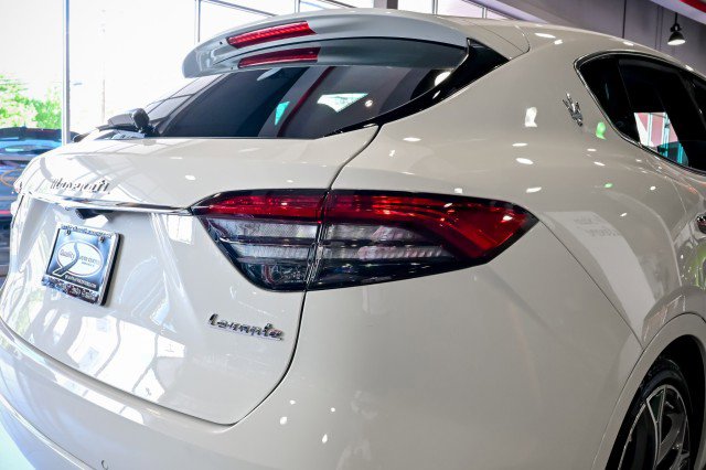 Used 2023 Maserati Levante GT AWD/4WD image 12