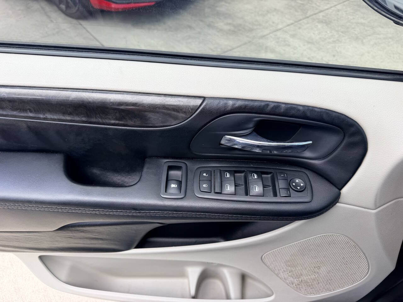 Used 2015 Dodge Grand Caravan SXT w/ UConnect Hands-Free Group FWD image 27