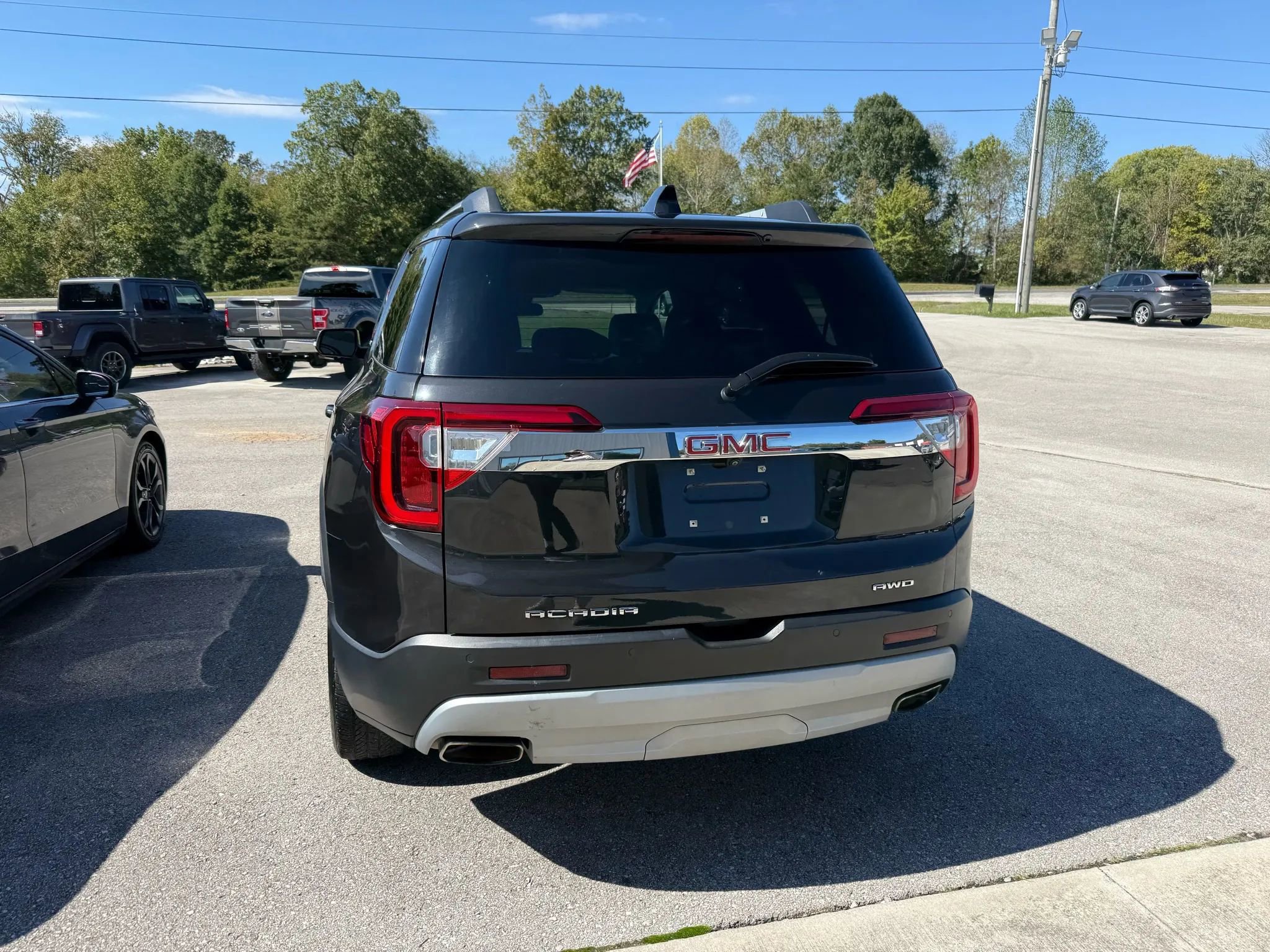 Used 2020 GMC Acadia SLT w/ Driver Alert Package II image 32