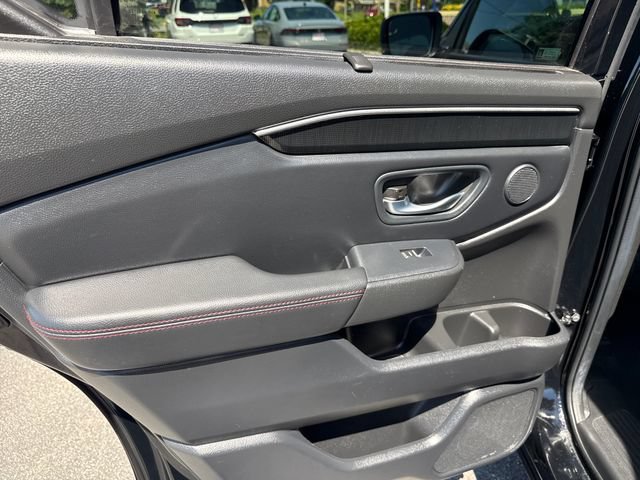 Used 2025 Honda Pilot Black Edition image 18