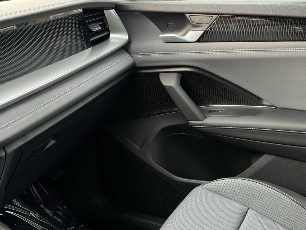 New 2026 Volkswagen Tiguan SE R-Line image 32