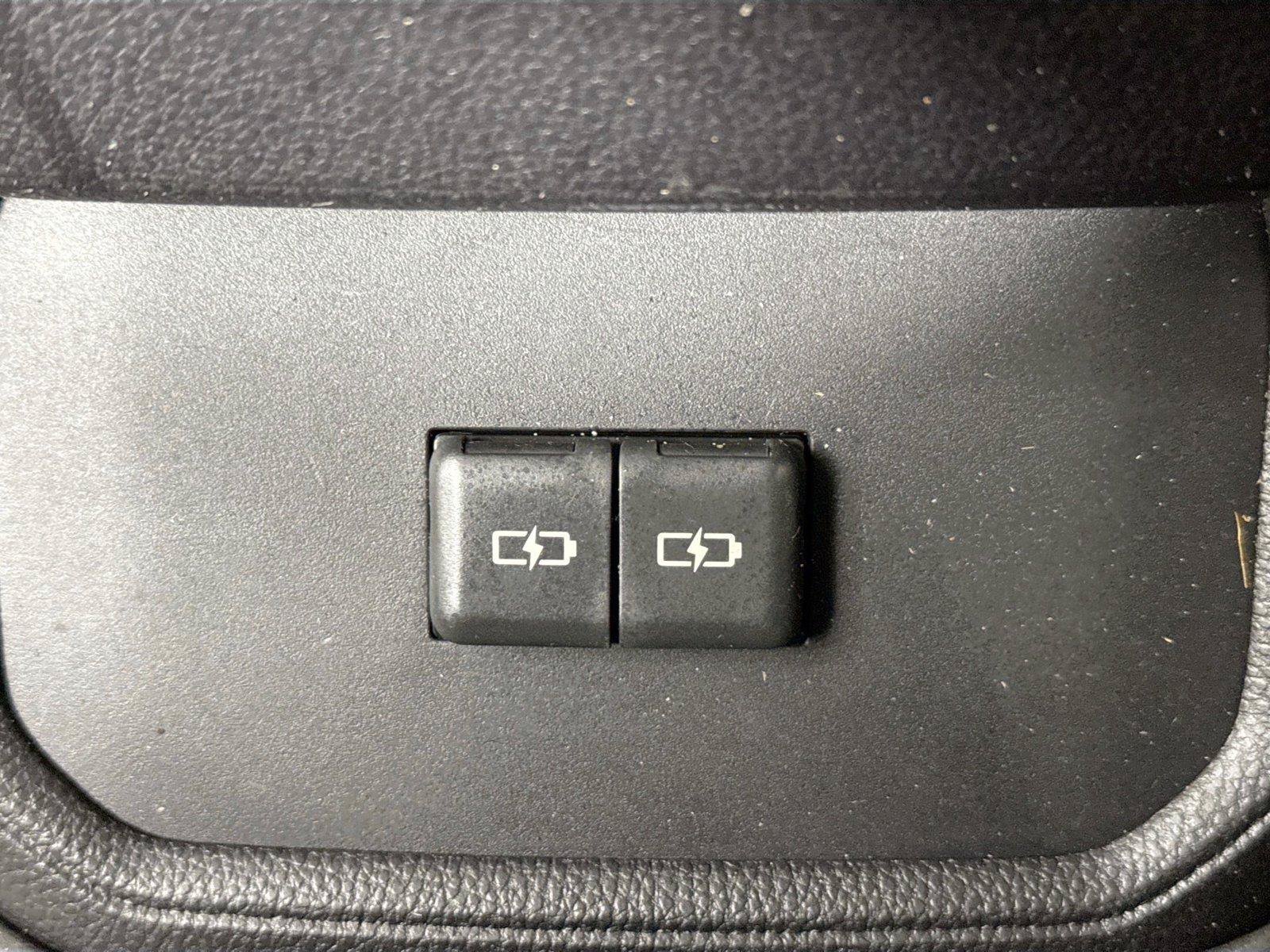 Used 2024 Toyota Highlander LE FWD image 35