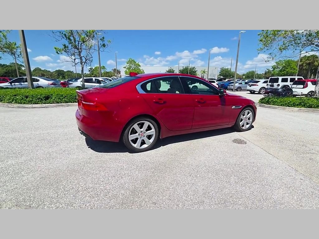 Used 2017 Jaguar XE Premium RWD image 5