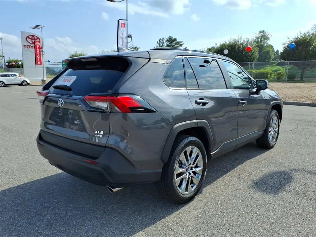 Certified 2020 Toyota RAV4 XLE Premium AWD/4WD image 4