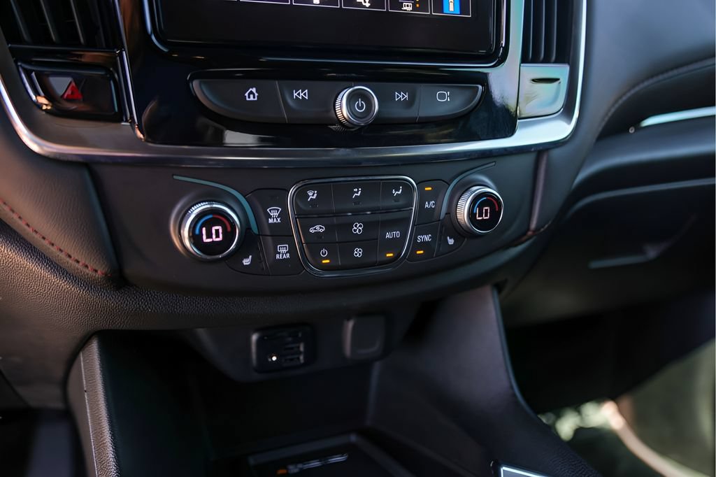 Used 2023 Chevrolet Traverse RS FWD image 21