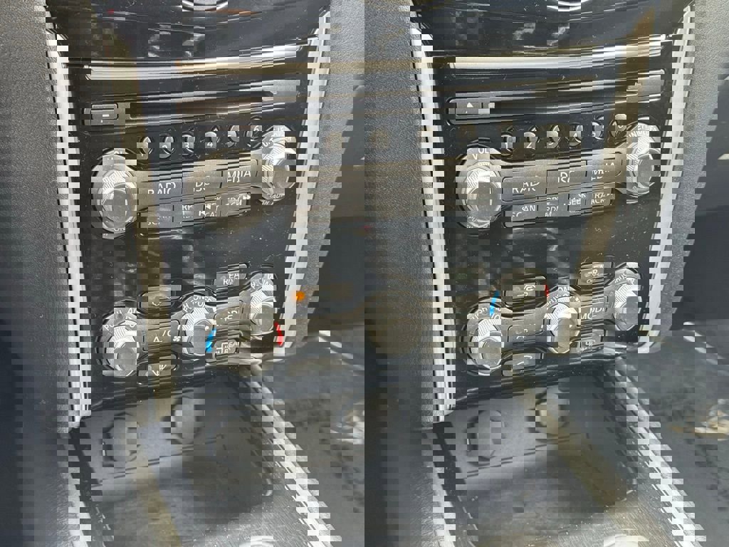 Used 2017 Nissan Pathfinder SV image 36