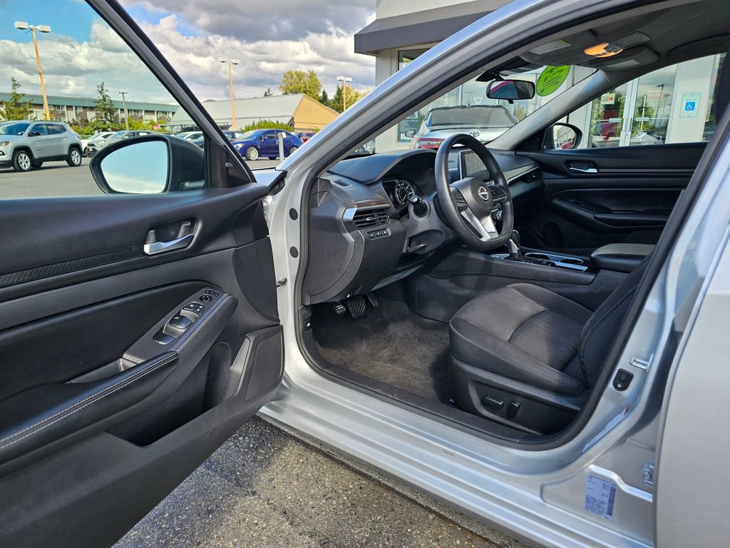 Used 2024 Nissan Altima 2.5 SV FWD image 21