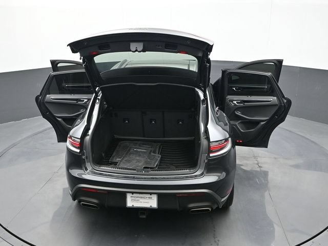 Certified 2025 Porsche Macan AWD/4WD image 26
