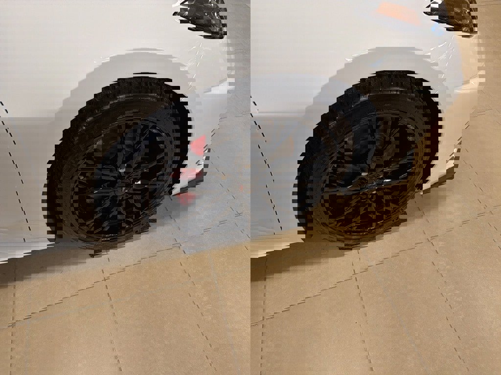 Used 2025 Chevrolet Corvette Stingray Premium Conv w/ Z51 Performance Package image 18