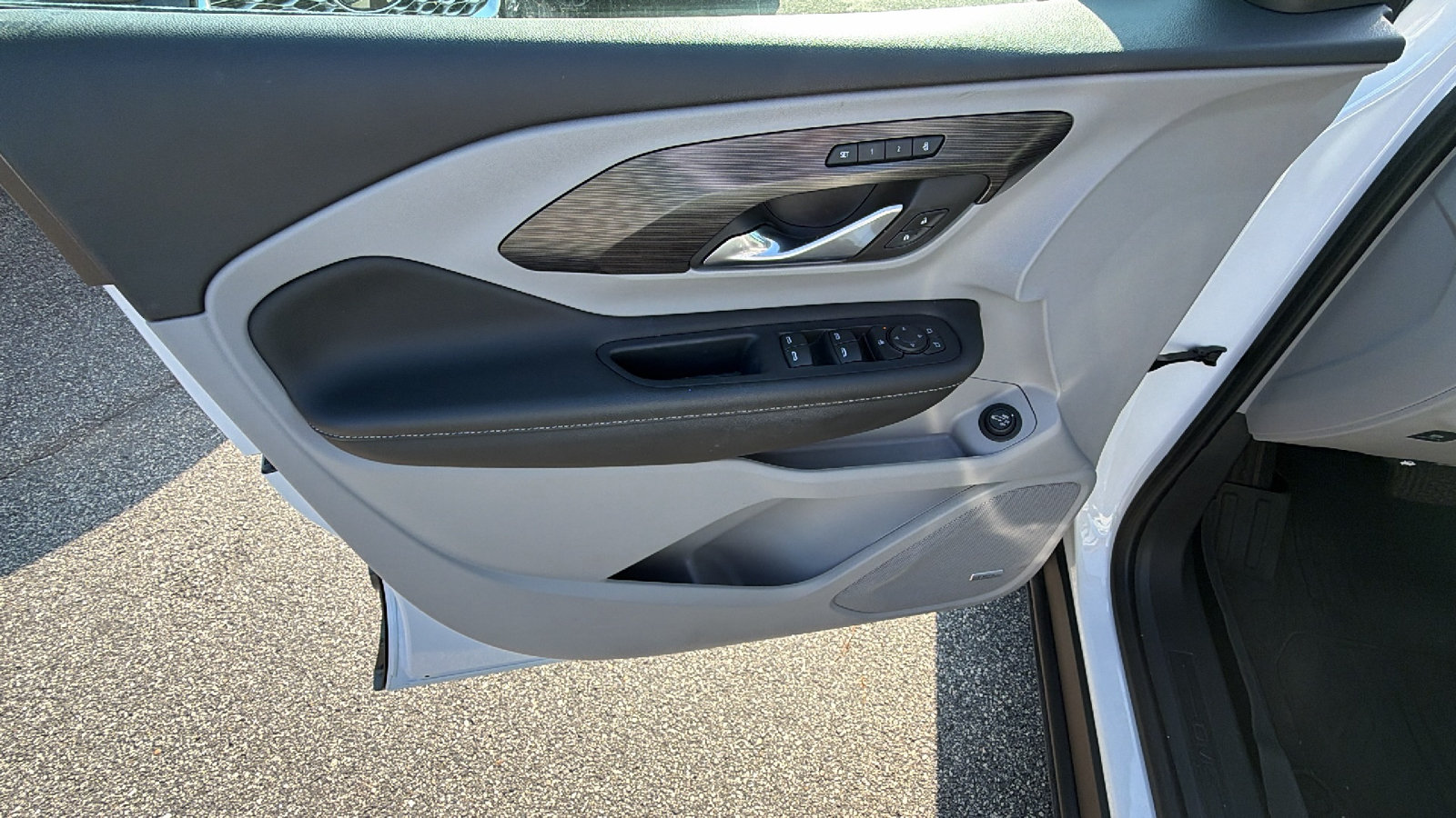 Used 2022 GMC Terrain SLT w/ Infotainment Package II AWD/4WD image 14