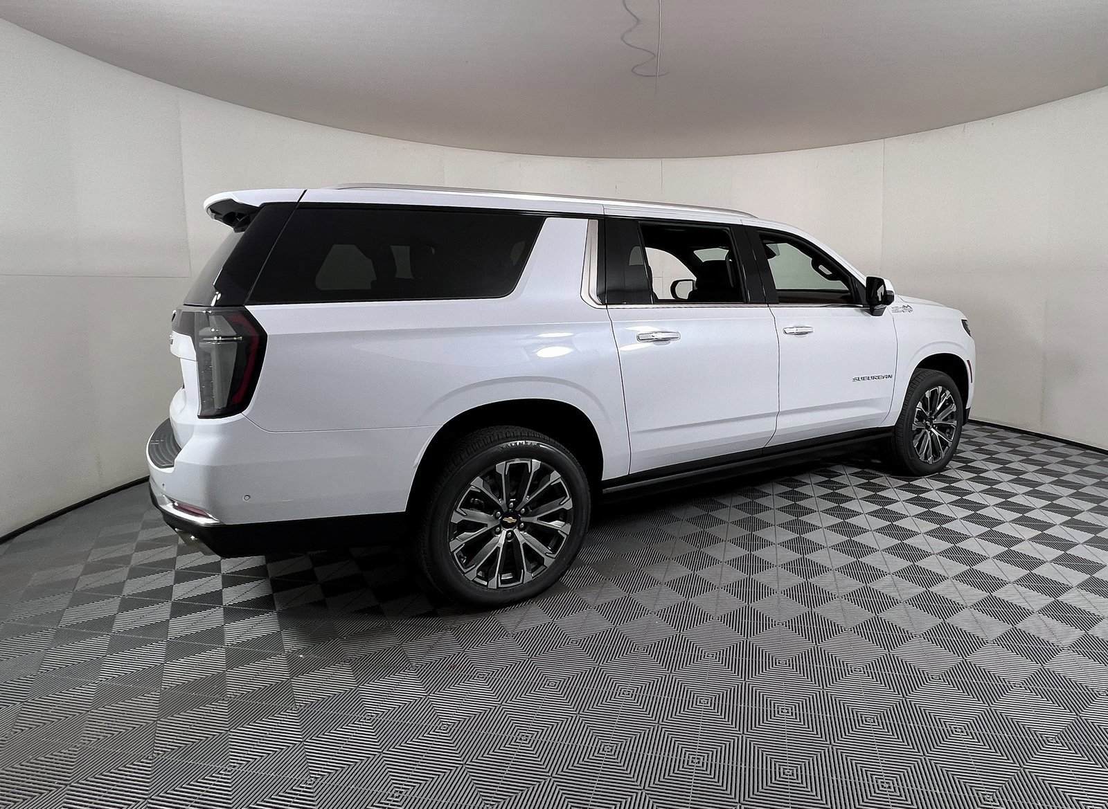 New 2026 Chevrolet Suburban High Country image 4
