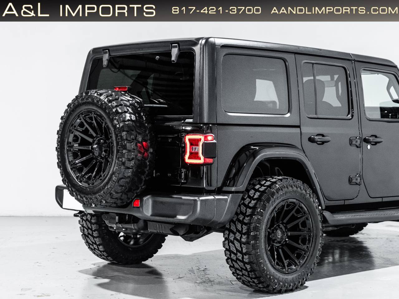 Used 2023 Jeep Wrangler Unlimited Sahara w/ LED Lighting Group AWD/4WD image 39