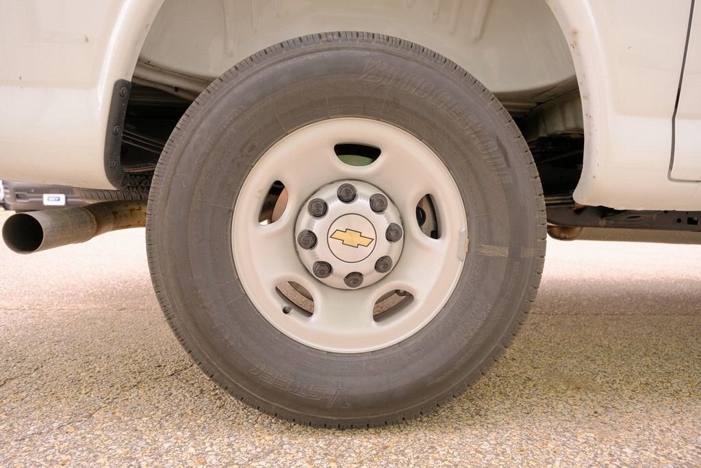 Used 2025 Chevrolet Express 2500 w/ Driver Convenience Package image 33