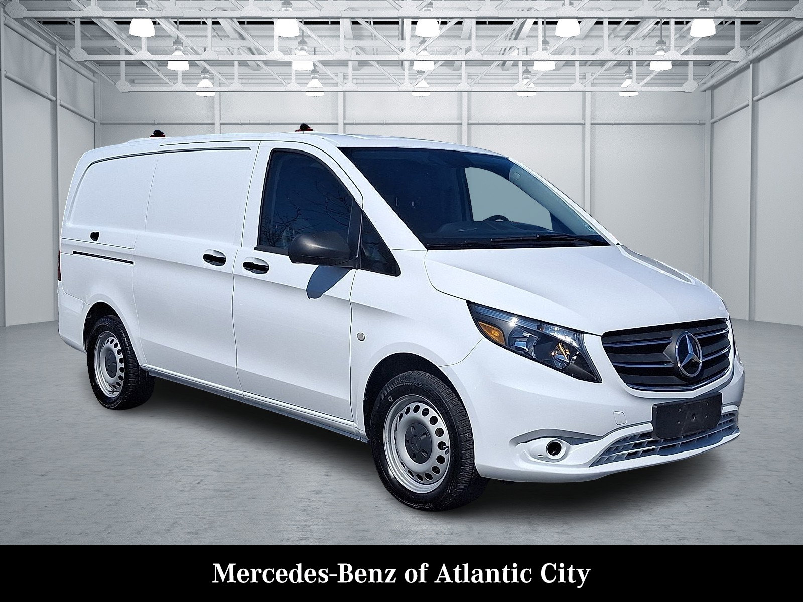 Used 2023 Mercedes-Benz Metris image 1