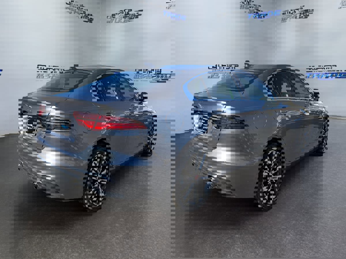 Used 2020 Jaguar XE S image 5