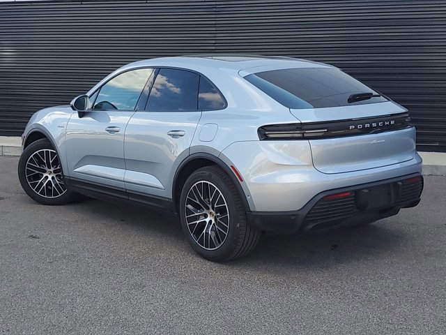 Used 2025 Porsche Macan Electric image 3