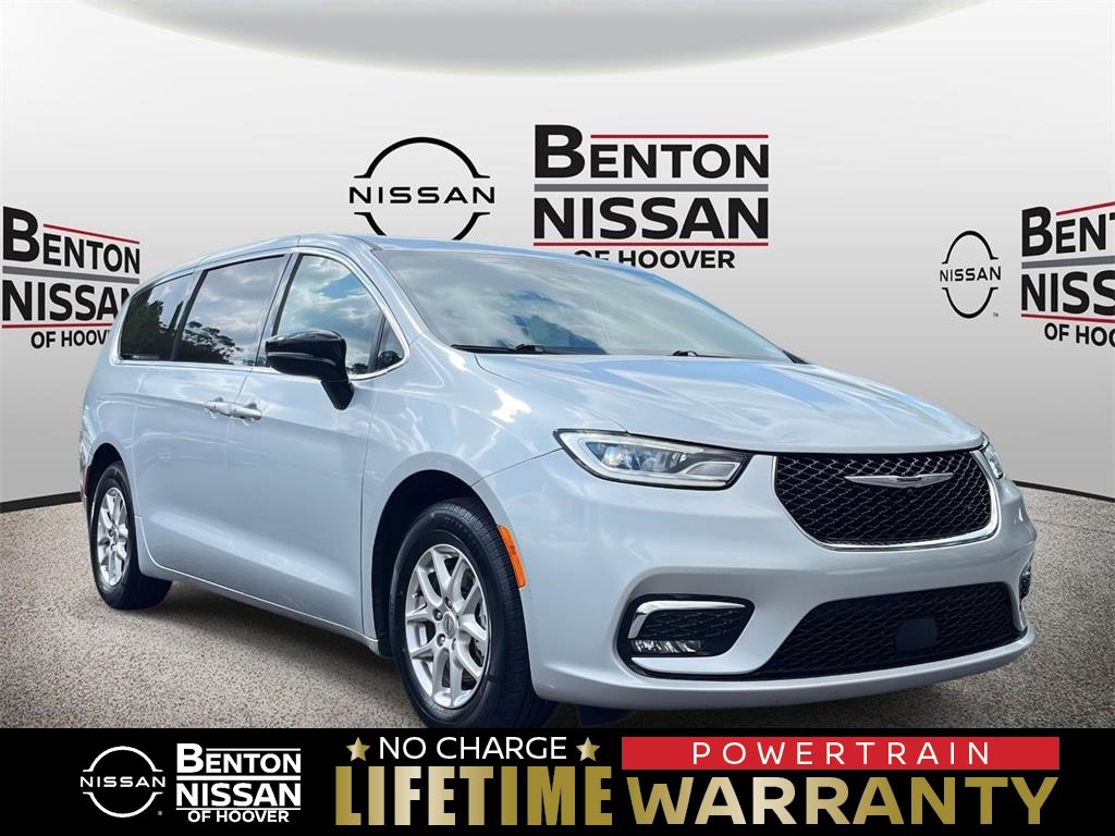 Used 2024 Chrysler Pacifica Touring-L video 1