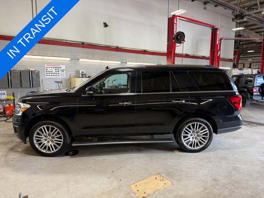 Used 2022 Ford Expedition Limited AWD/4WD image 2