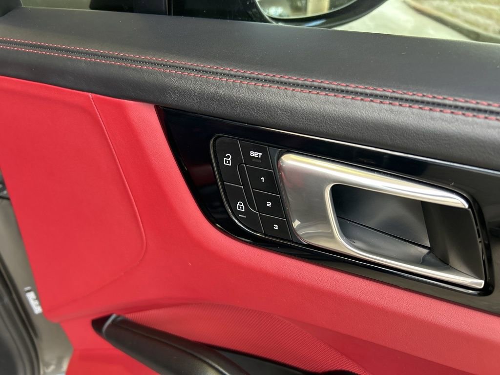 Used 2022 Porsche Cayenne w/ Premium Package Plus image 24