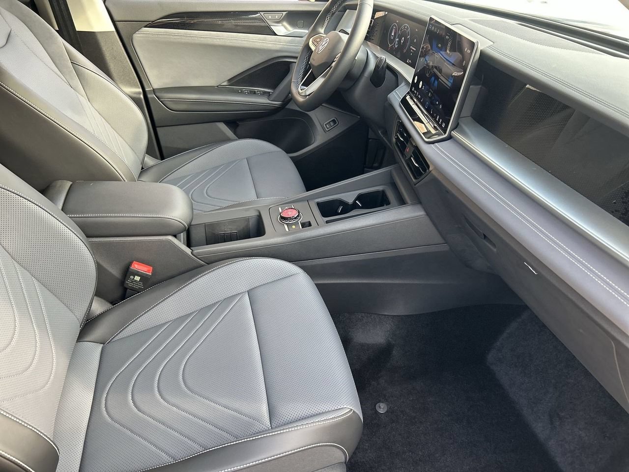 New 2026 Volkswagen Tiguan SE FWD image 8