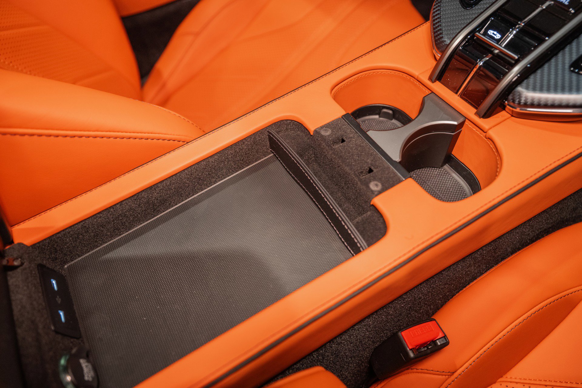 New 2026 Aston Martin V8 Vantage Roadster image 36