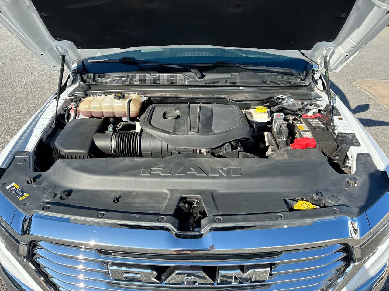 Used 2025 RAM 1500 Laramie AWD/4WD image 29
