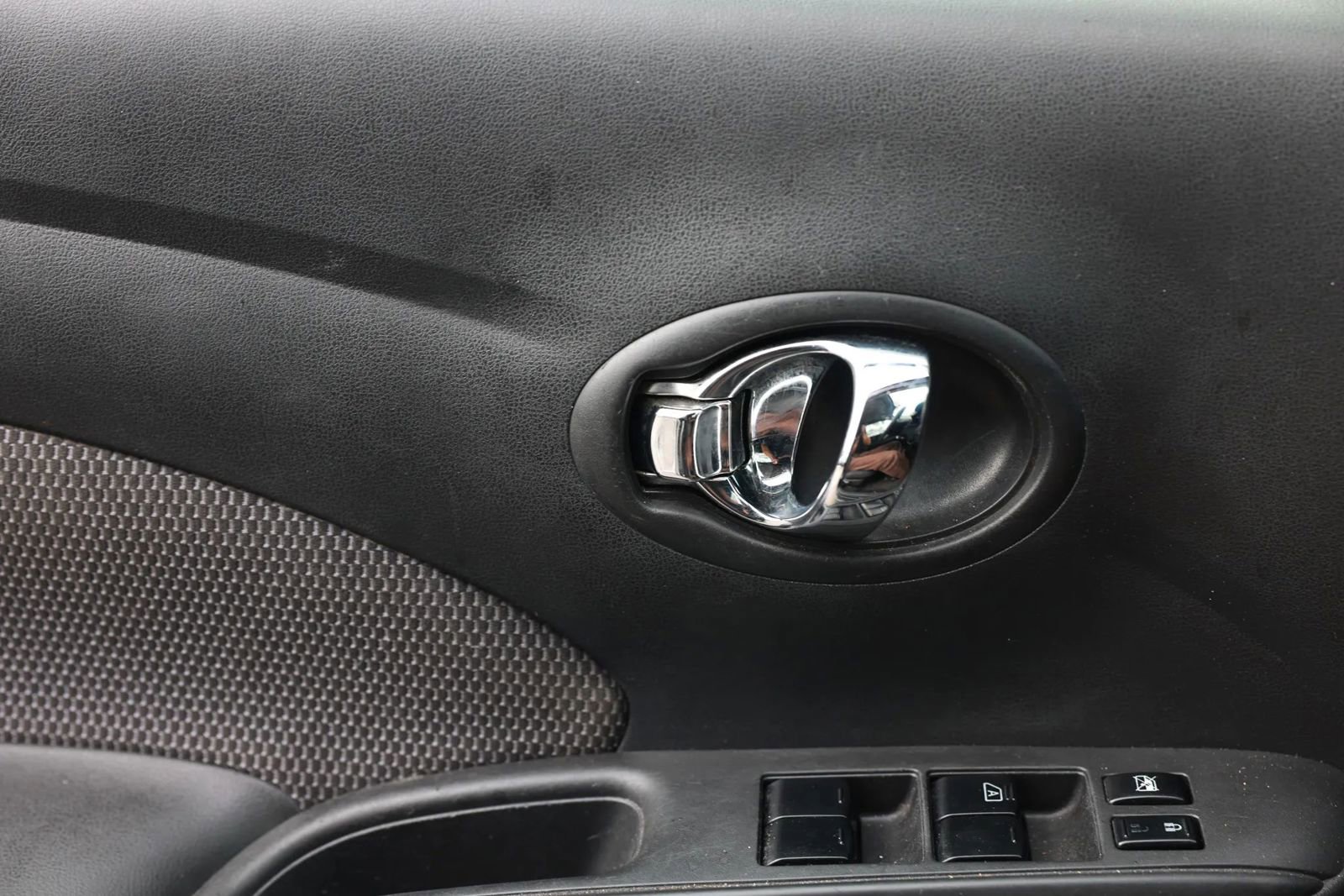 Used 2014 Nissan Versa SV image 38