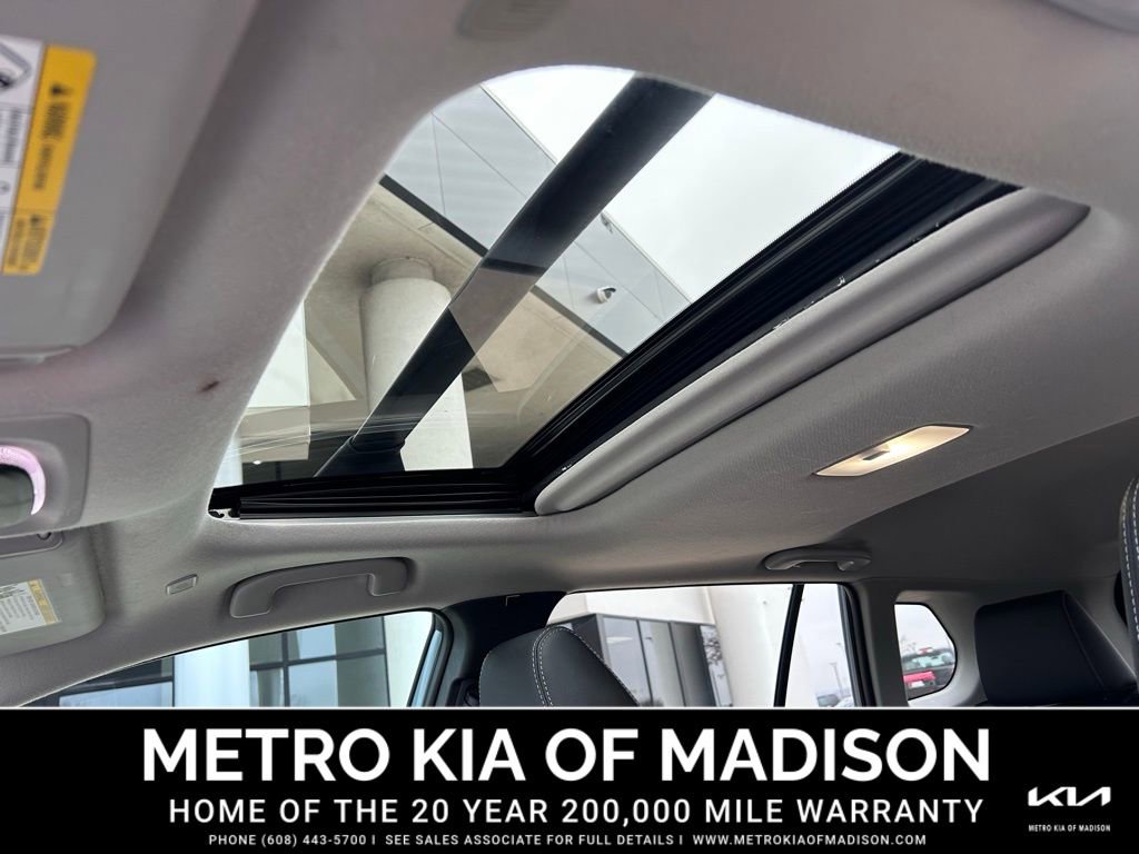 Used 2023 Toyota Corolla Cross XLE image 30